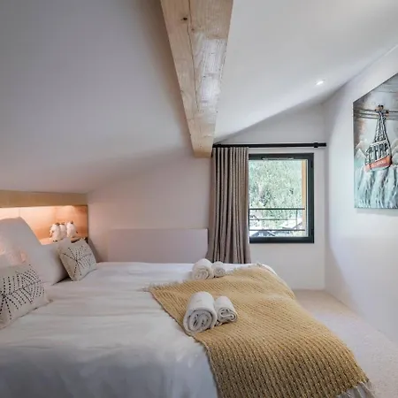 Bossonge - Nordic Bath - 4 Bedrooms - By Cozee Chalet