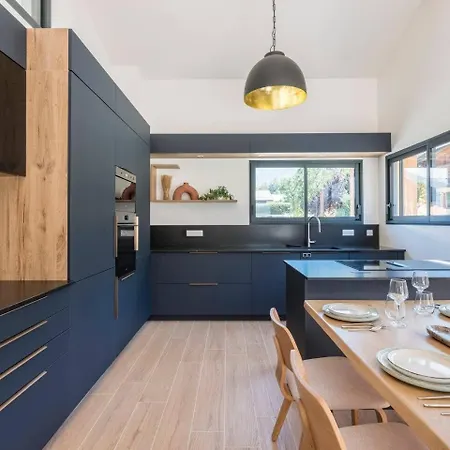 Bossonge - Nordic Bath - 4 Bedrooms - By Cozee
