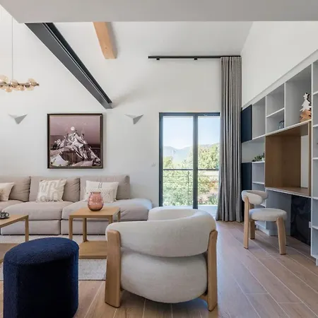 Bossonge - Nordic Bath - 4 Bedrooms - By Cozee